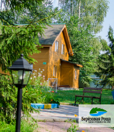 Тепло русской бани и уют деревянных домиков — Ваш идеальный отдых на базе «Берёзовая роща» со скидкой 35%