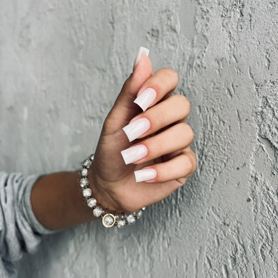 Весеннее обновление: маникюр и педикюр со скидкой до 57%